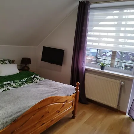 Szyper Pokoje Homestay *